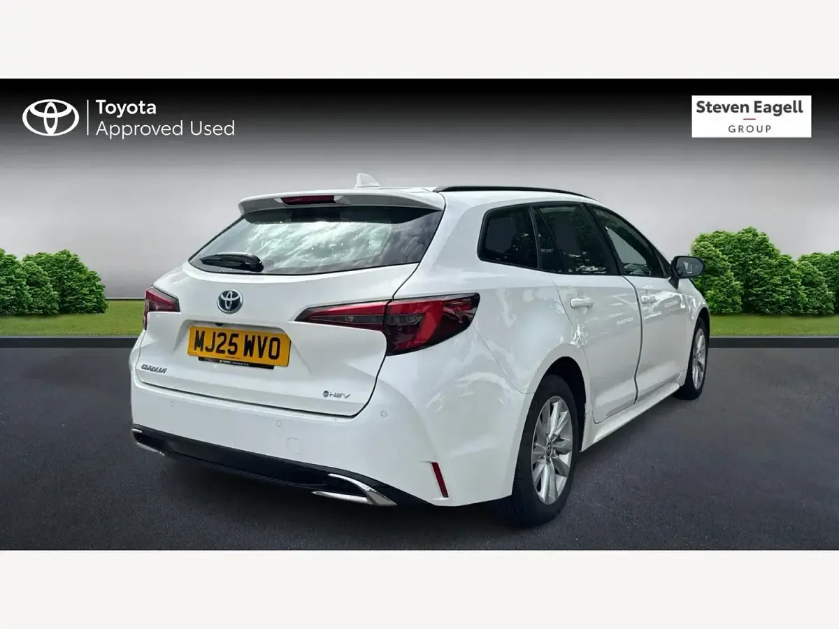 Used Toyota Corolla 120 HP (88 kW) 2025 White Estate