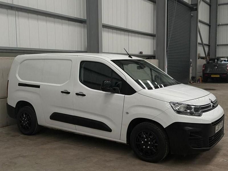 Used Citroën Berlingo 100 HP (73 kW) 2021 White MPV