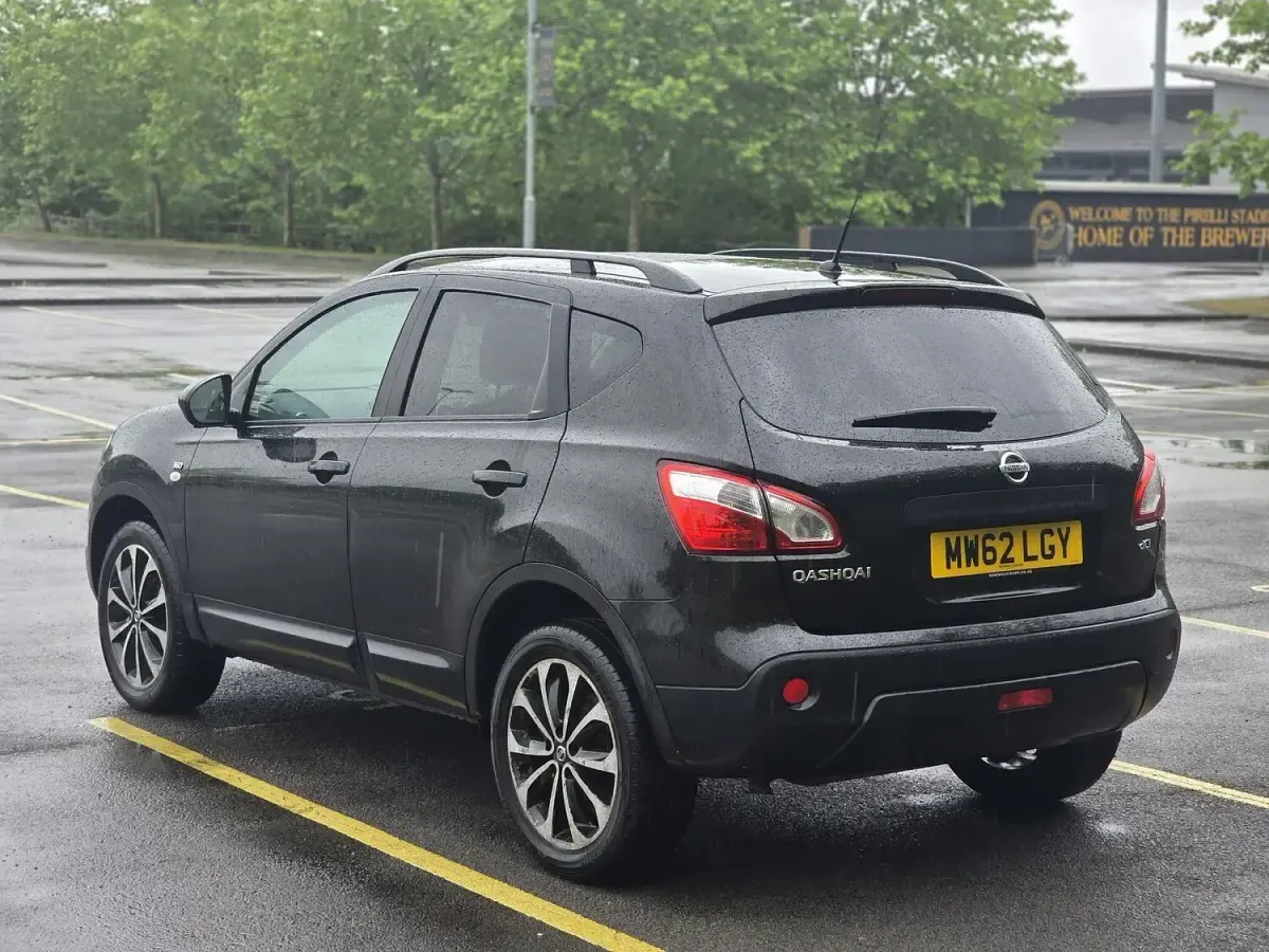Used Nissan Qashqai 360º 110 HP (80 kW) 2013 Black SUV