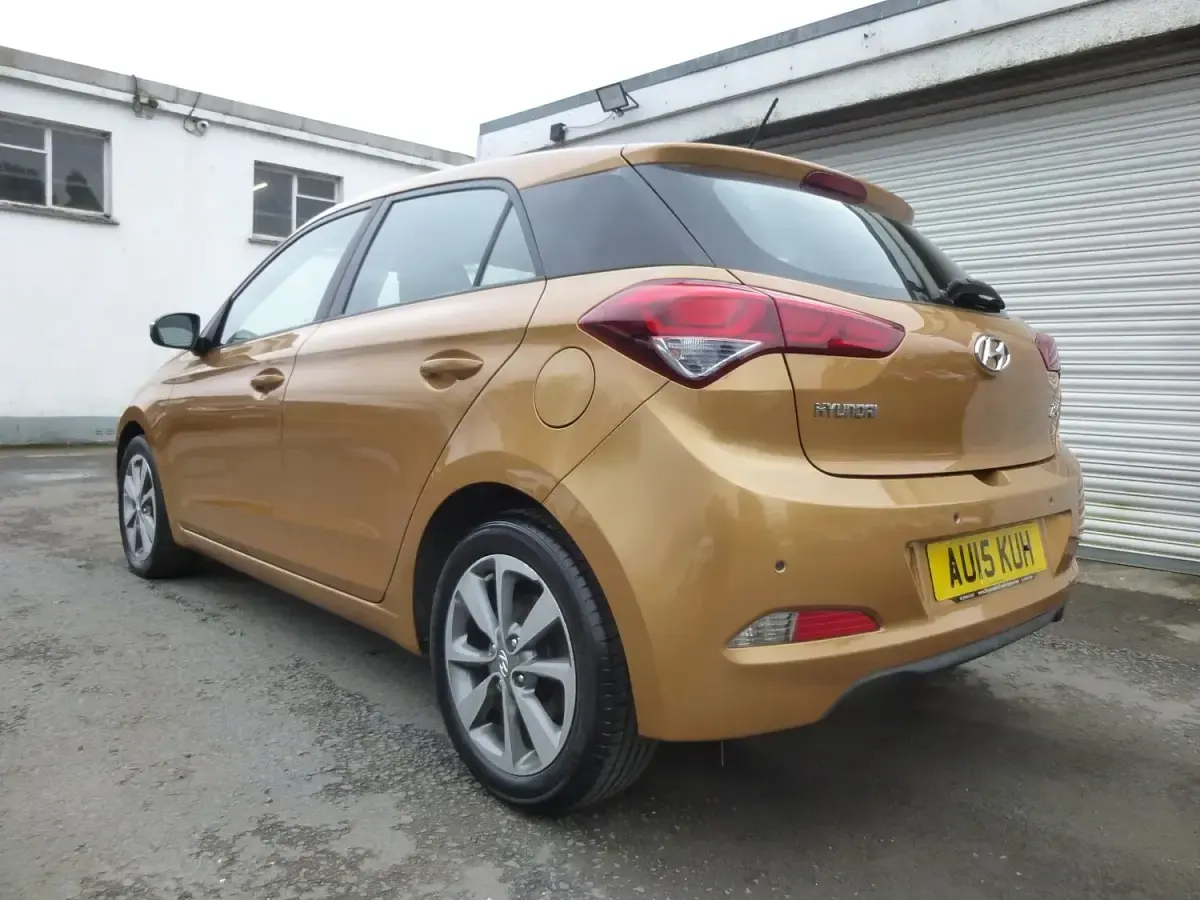Used Hyundai i20 Edition 100 HP (73 kW) 2015 Orange Hatchback