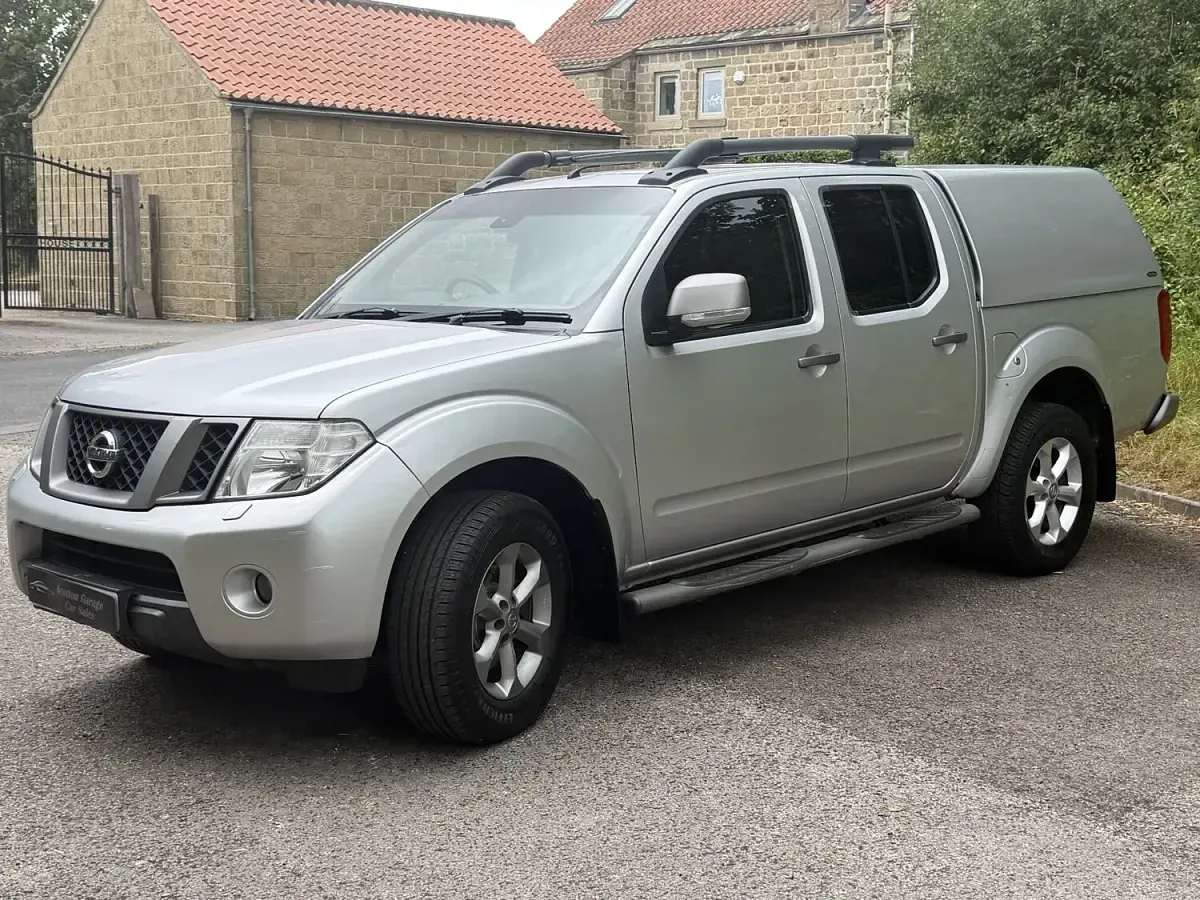 Used Nissan Navara Platinum 190 HP (139 kW) 2012 Silver Pickup