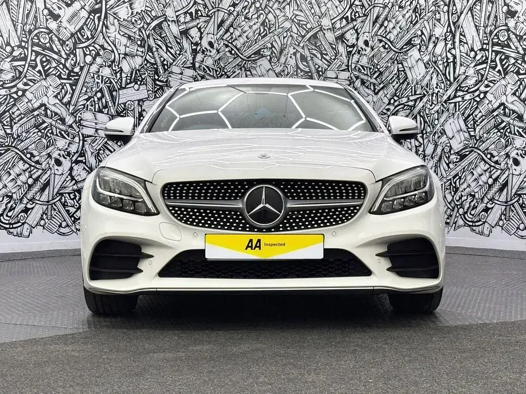 Usado Mercedes C200 AMG line 198 HP (145 kW) 2019 Branco Coupé