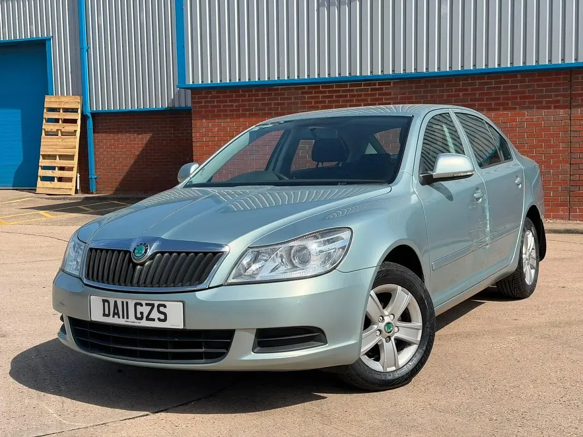 Used Skoda Octavia SE 102 HP (75 kW) 2011 Green Hatchback