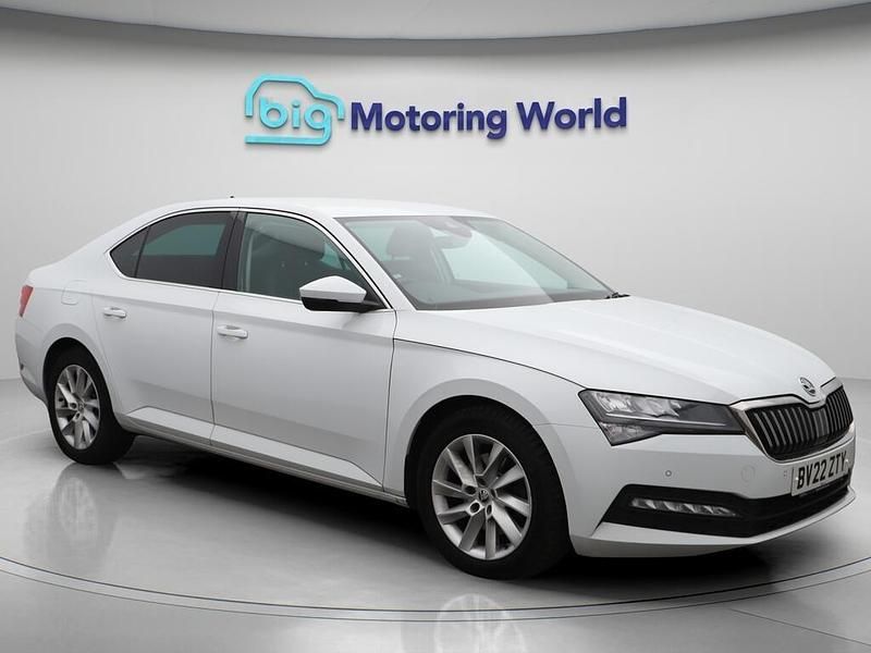 White Used 2022 Skoda Superb SE Technology Hatchback | £14,600 (Fair price) - Image 1/4