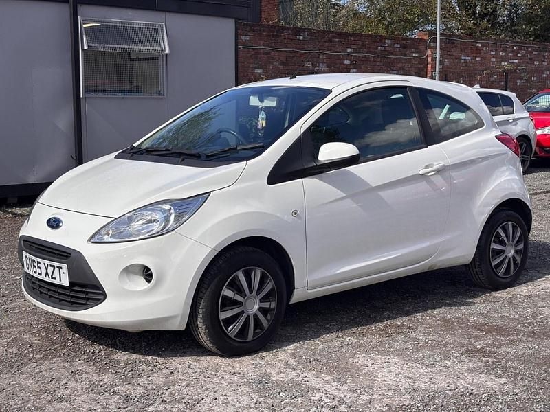 Used Ford Ka 69 HP (50 kW) 2015 White Hatchback