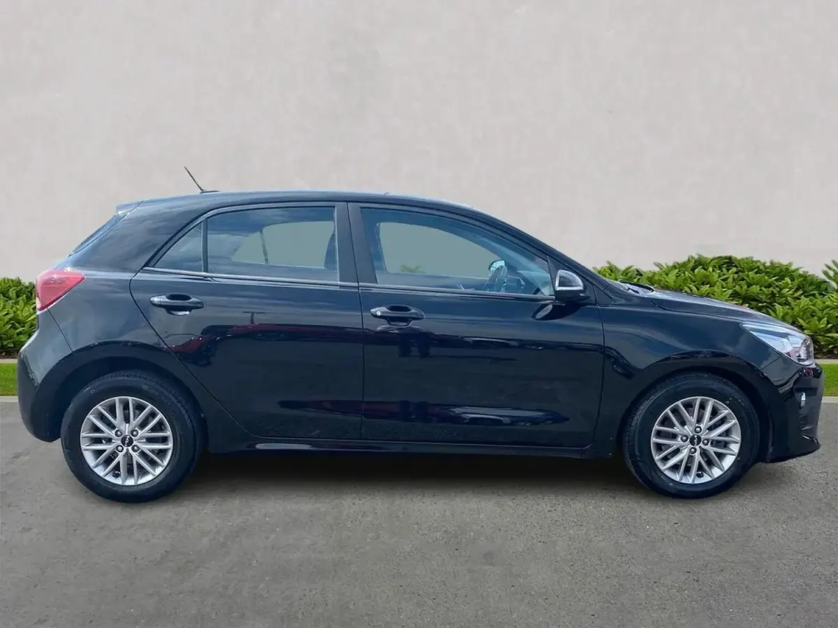 Used Kia Rio 99 HP (72 kW) 2023 Black Hatchback