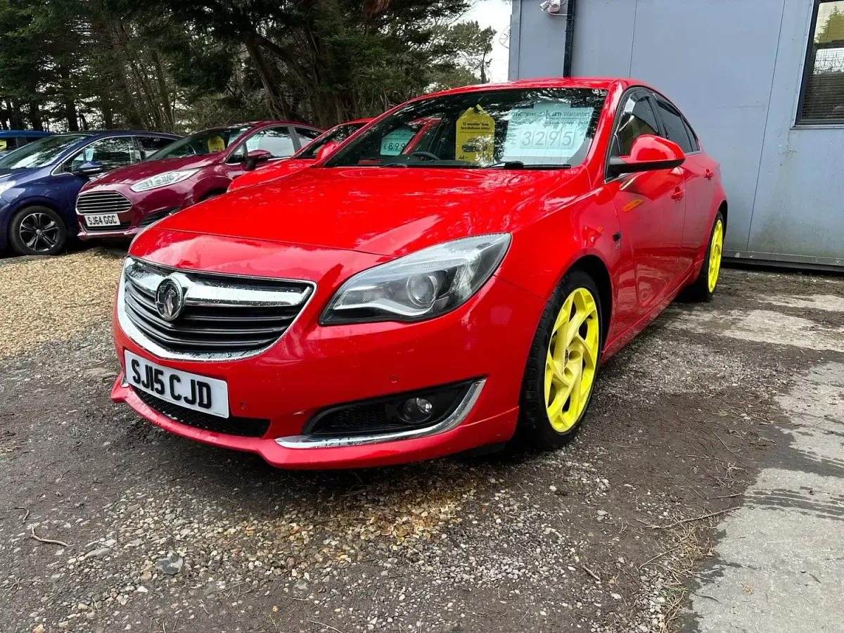 Used Vauxhall Insignia SRi 163 HP (119 kW) 2015 Red Hatchback
