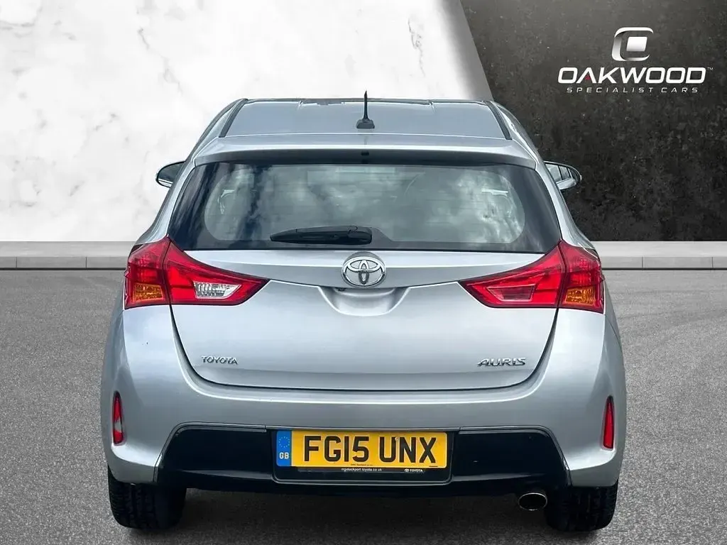 Used Toyota Auris Multidrive S 132 HP (97 kW) 2015 Silver Hatchback