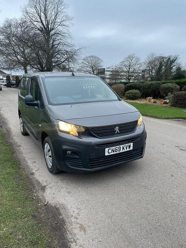 Used Peugeot Partner 2019 Grey MPV