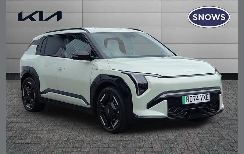 Green Used 2024 Kia EV3 GT-Line SUV | £30,995 (Fair price) - Image 1/4