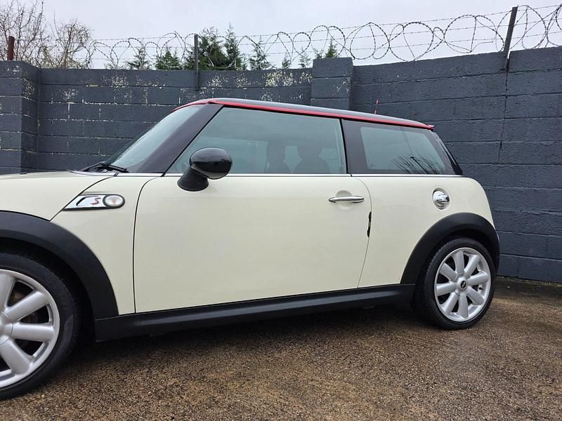 Used Mini Cooper S Hatch 175 HP (128 kW) 2009 White Hatchback