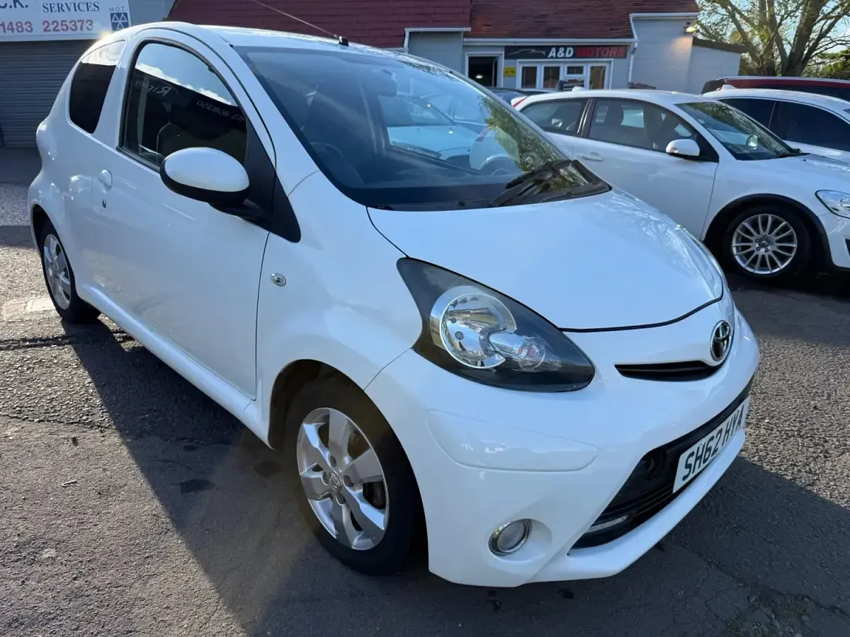 Used Toyota Aygo 68 HP (50 kW) 2012 White Hatchback