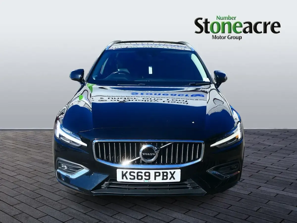 Used Volvo V60 Inscription 187 HP (137 kW) 2019 Black Estate