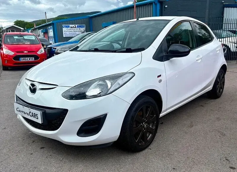 Used Mazda 2 Edition 2014 White Hatchback
