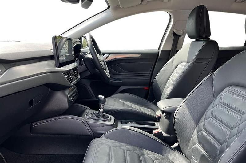 Usado Ford Focus Titanium X 125 CV (91 kW) 2023 Plateado Familiar