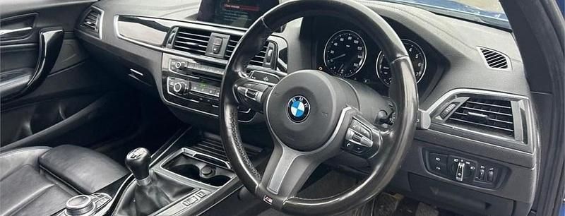 Begagnad BMW 118 M Sport 2019 Blå Halvkombi