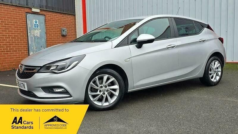Used Vauxhall Astra Design Edition 110 HP (80 kW) 2019 Silver Hatchback