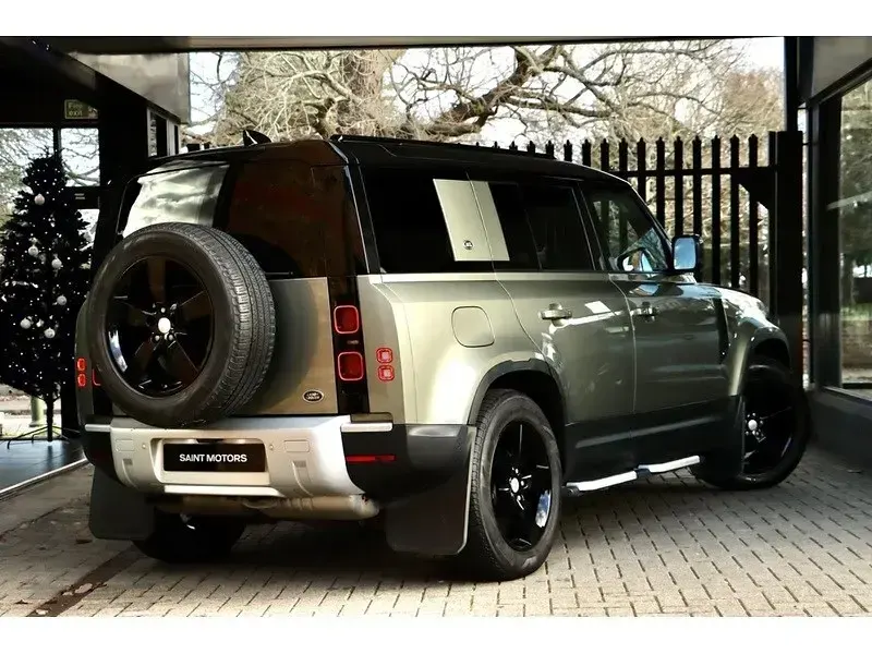 Usado Land Rover Defender First Edition 240 HP (176 kW) 2020 Verde SUV