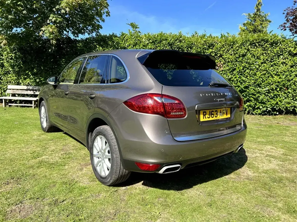 Used Porsche Cayenne 245 HP (180 kW) 2013 Brown SUV