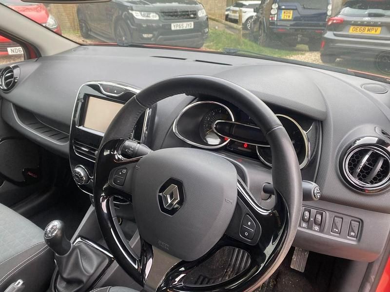 Gebraucht Renault Clio IV Dynamique 90 PS (66 kW) 2015 Rot Kleinwagen