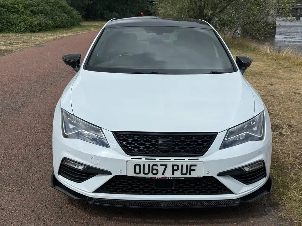 Used Seat Leon CUPRA 300 HP (220 kW) 2017 White Hatchback