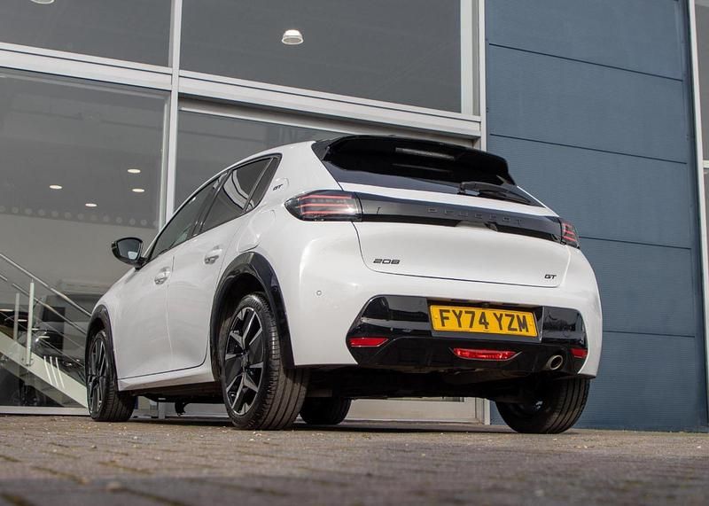 Used Peugeot 208 GT 99 HP (72 kW) 2024 White Hatchback