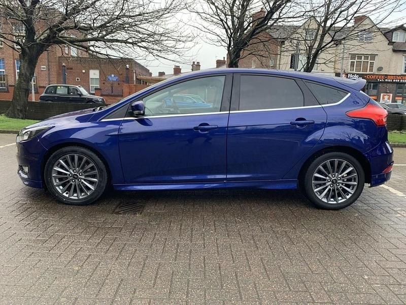 Used Ford Focus Titanium 2016 Blue Hatchback
