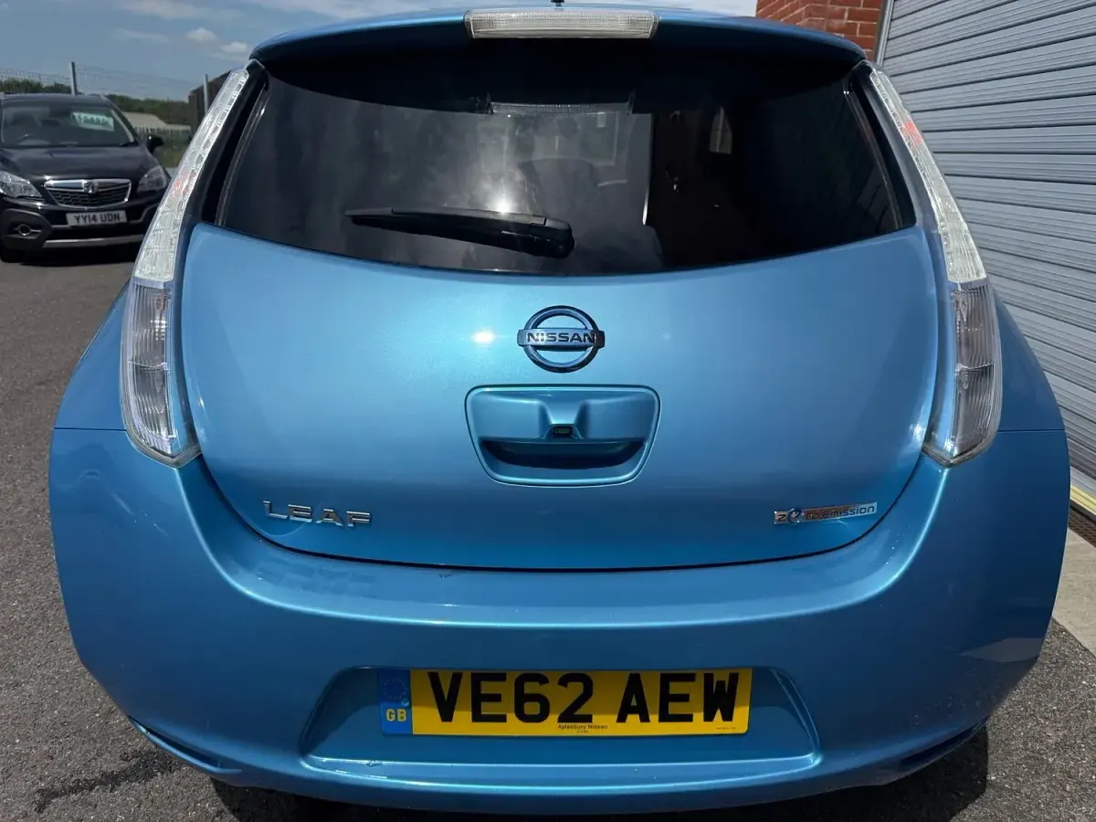 Used Nissan Leaf 80 kW (109 HP) 2012 Blue Hatchback