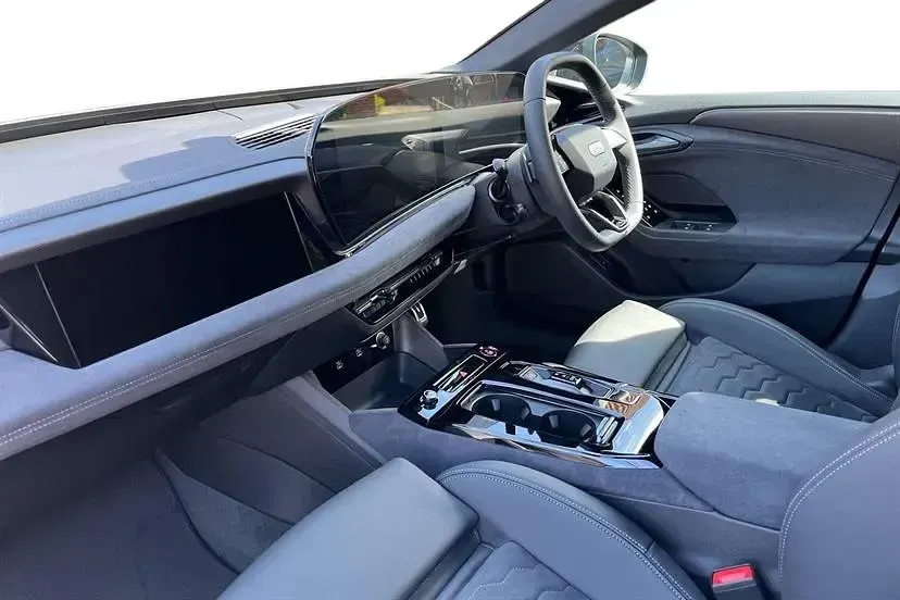New Audi A6 e-tron Comfort 210 kW (286 HP) 2025 Black Hatchback