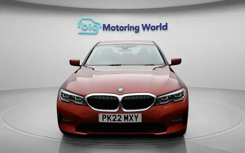 Usado BMW 330e 292 HP (214 kW) 2022 Laranja Sedan