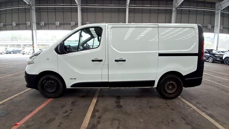 Used Renault Trafic Business 2015 White MPV
