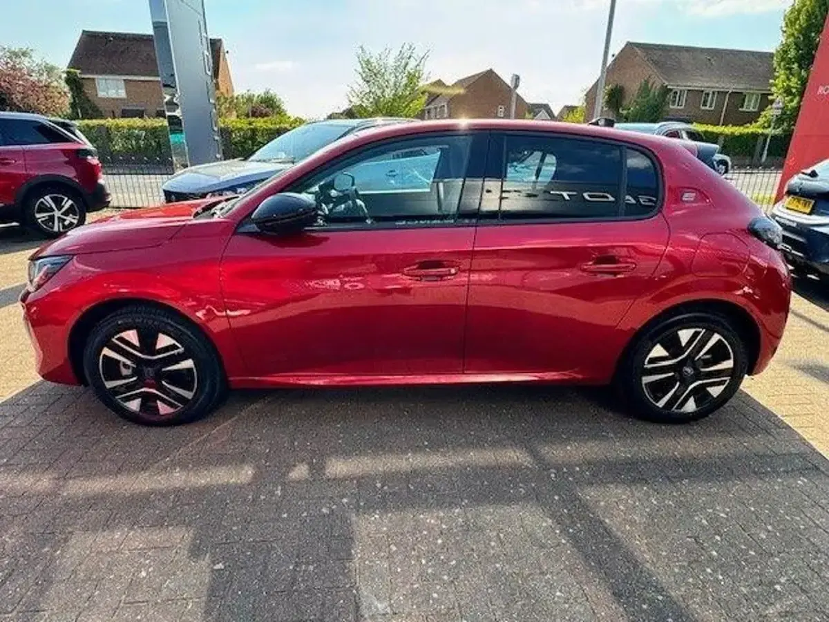 Nouă Peugeot e-208 Allure 98 kW (134 CP) 2026 Roșu Hatchback