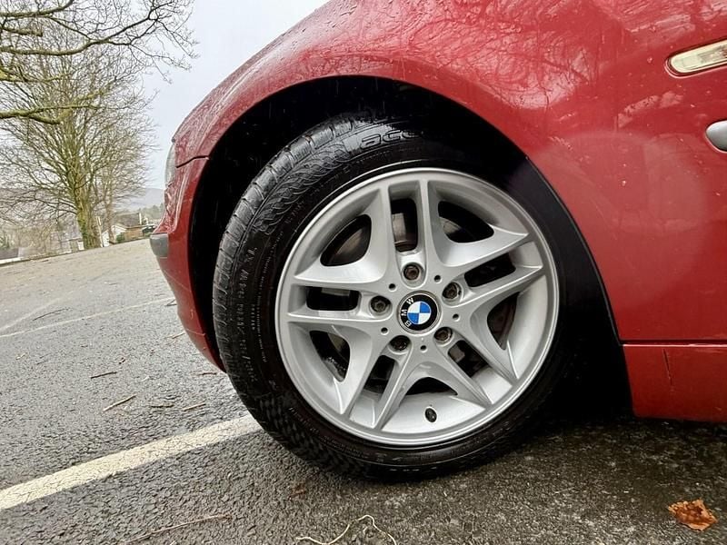 Used BMW 325 190 HP (139 kW) 2001 Red Hatchback