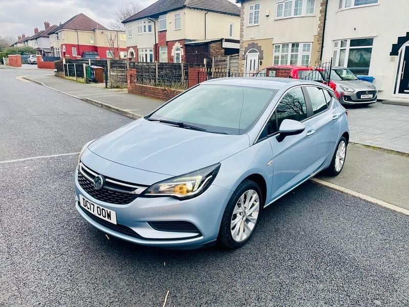 Second-hand Vauxhall Astra 2017 Argintiu Hatchback