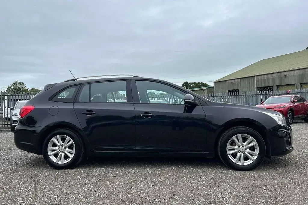 Used Chevrolet Cruze LT 2013 Black Estate