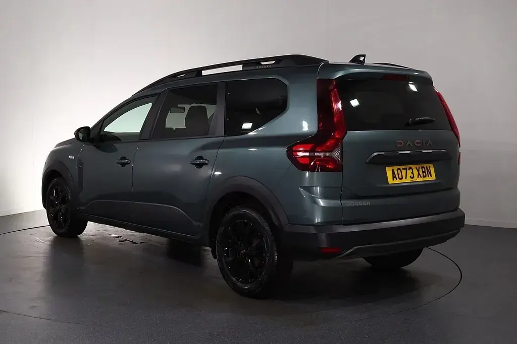 Used Dacia Jogger Extreme 110 HP (80 kW) 2023 Green MPV