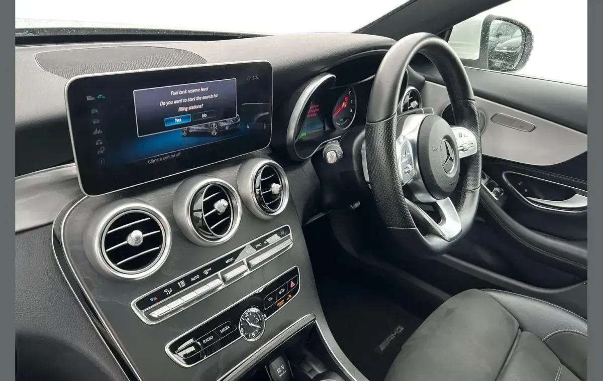 Usado Mercedes C200 AMG line 180 HP (132 kW) 2019 Branco Coupé