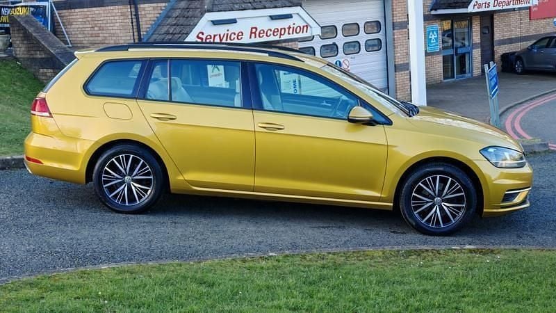 Used VW Golf VII SE 150 HP (110 kW) 2018 Yellow Estate