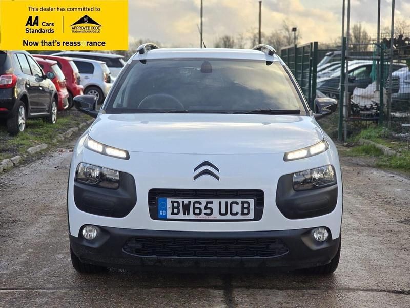 Used Citroën C4 Cactus Flair 82 HP (60 kW) 2016 White Hatchback
