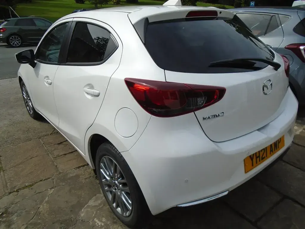 Used Mazda 2 Inclusive 90 HP (66 kW) 2021 White Hatchback