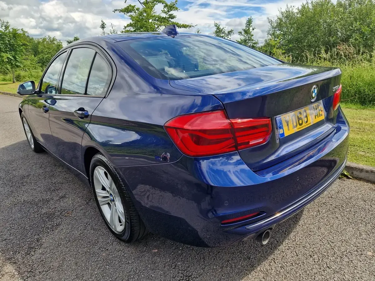 Used BMW 318 Sport Line 136 HP (100 kW) 2019 Blue Sedan