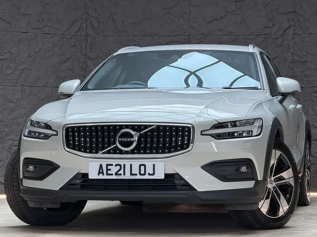 Used Volvo V60 CC 197 HP (144 kW) 2021 Gold Estate