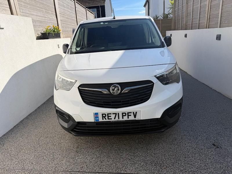 Used Vauxhall Combo 100 HP (73 kW) 2021 White MPV