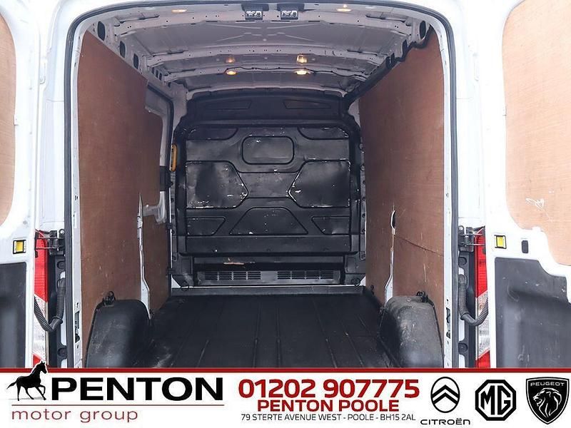 Used Ford Transit Limited 185 HP (136 kW) 2022 White Van