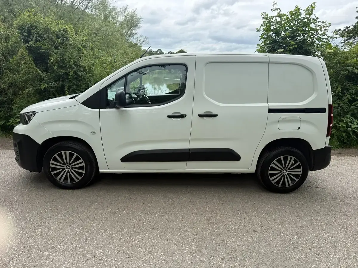 Used Peugeot Partner 2019 White MPV