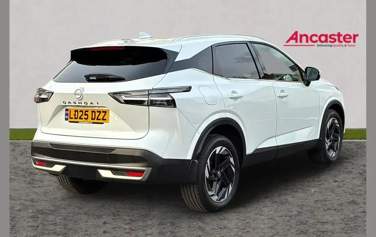 Used Nissan Qashqai N-Connecta 138 HP (101 kW) 2025 White SUV