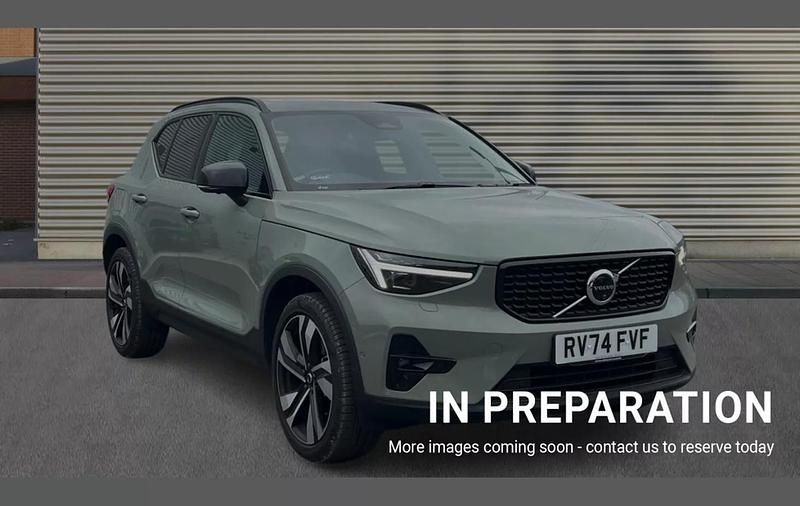 Green Used 2025 Volvo XC40 Ultra SUV | £39,159 (Expensive) - Image 1/4