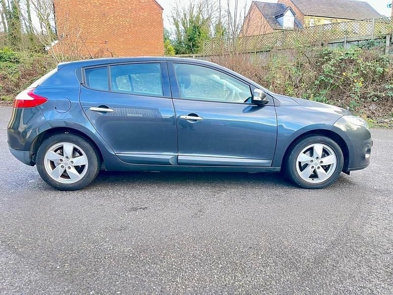 Used Renault Mégane III Dynamique 110 HP (80 kW) 2011 Grey Hatchback