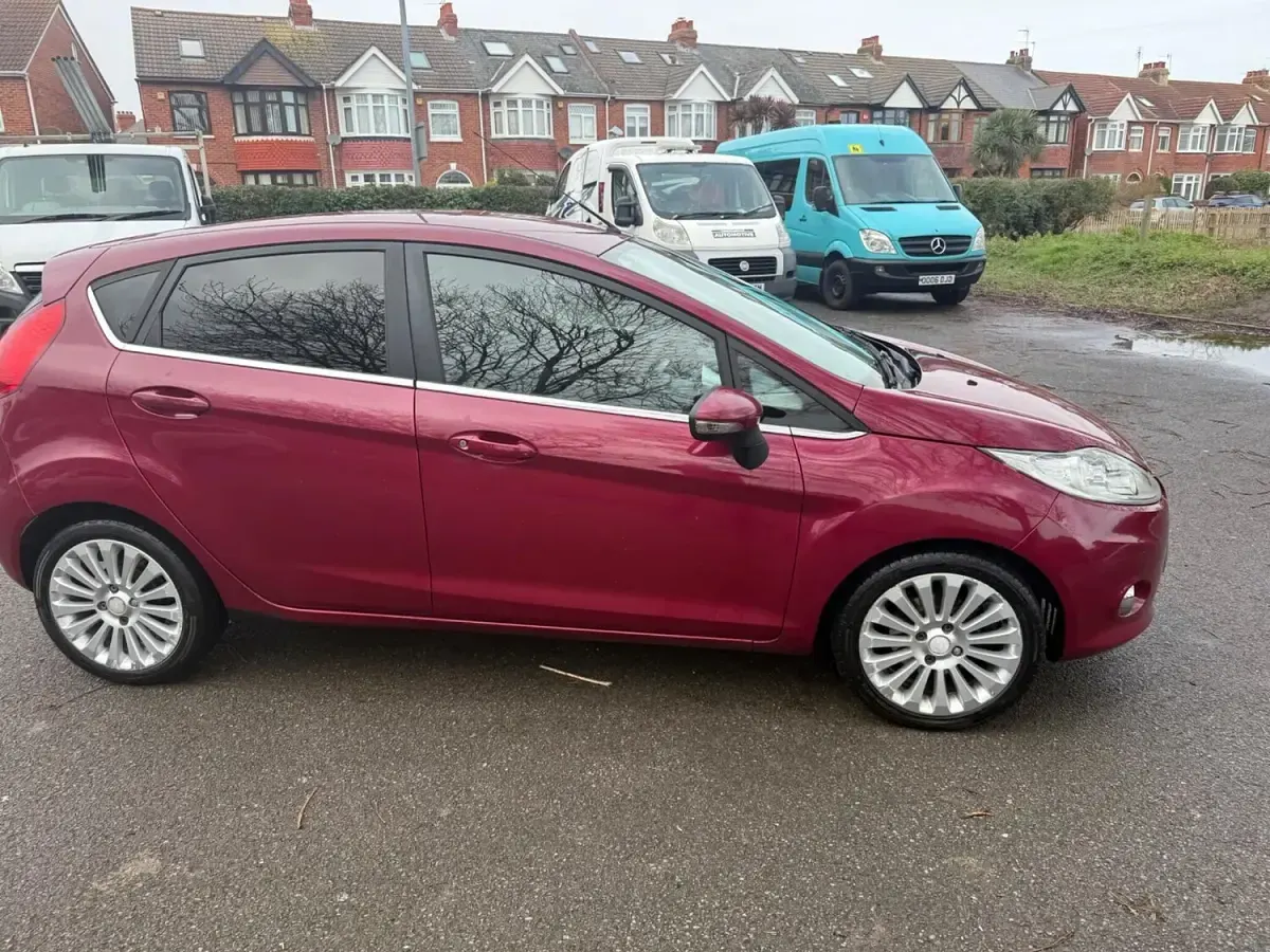 Used Ford Fiesta Titanium 2009 Red Hatchback