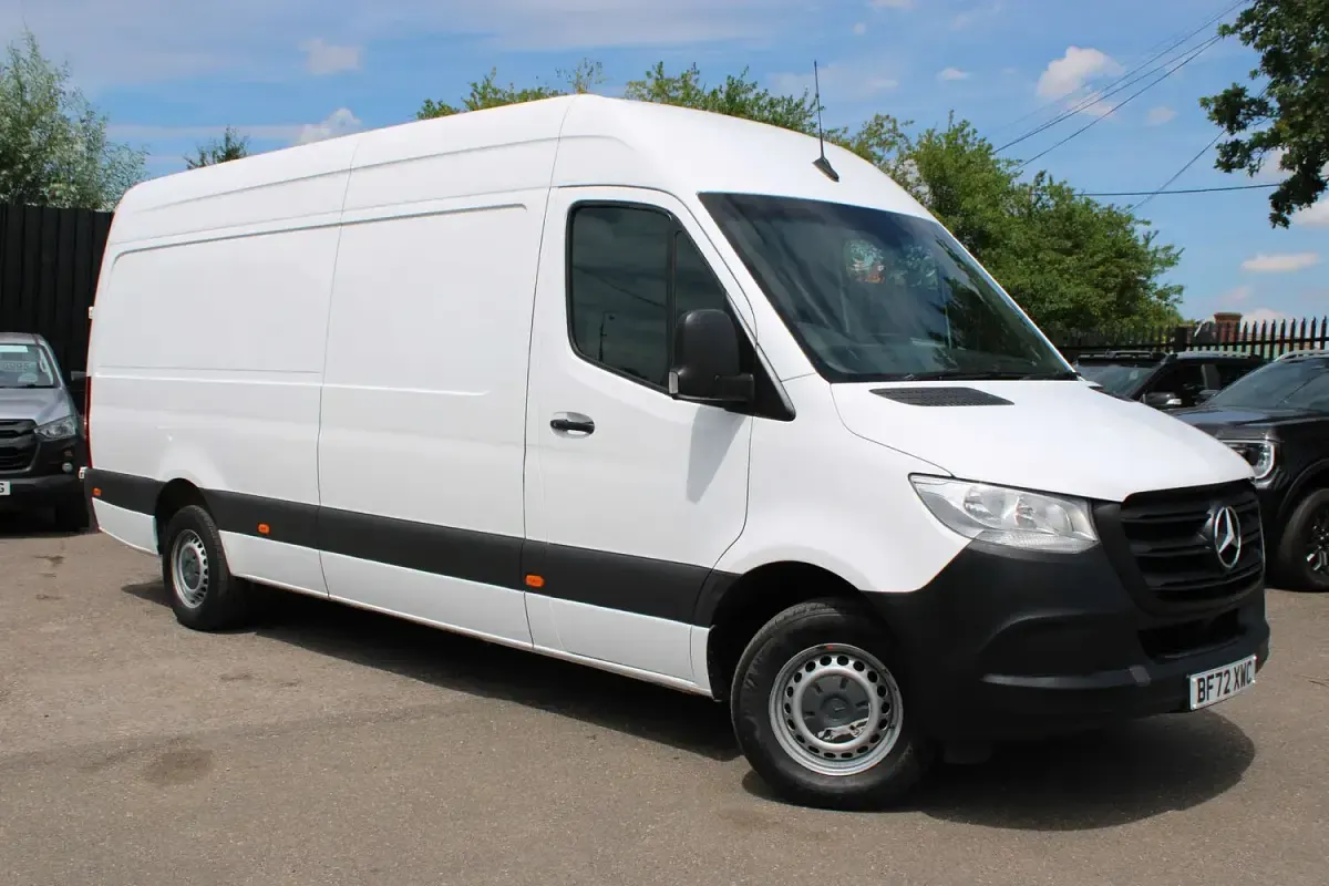 Used Mercedes Sprinter Progressive 148 HP (108 kW) 2022 White Van